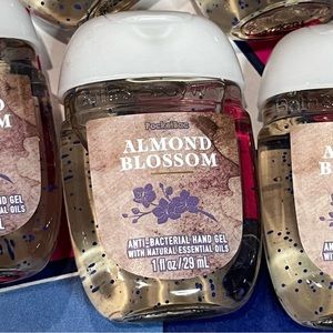 New 5 pack Almond Blossom bath & body works anti bacterial pocketbacs